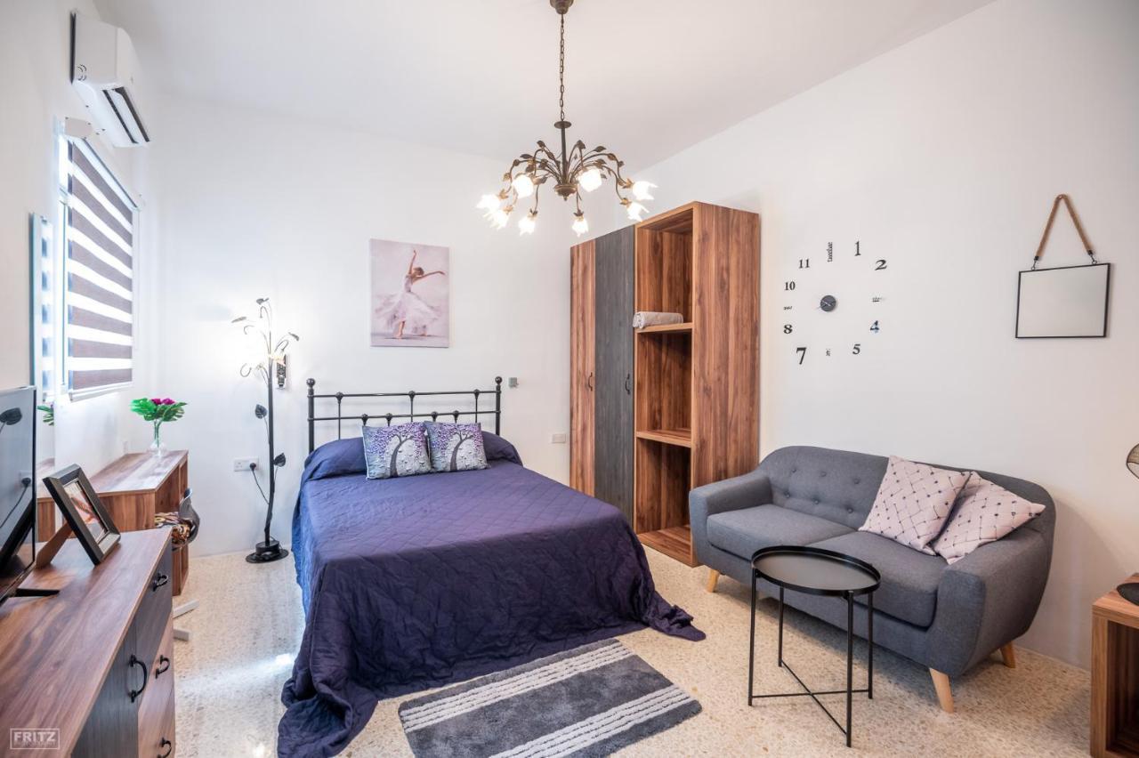 Close To Airport - Private Room With Private Bathroom Adults Only Gudja Экстерьер фото