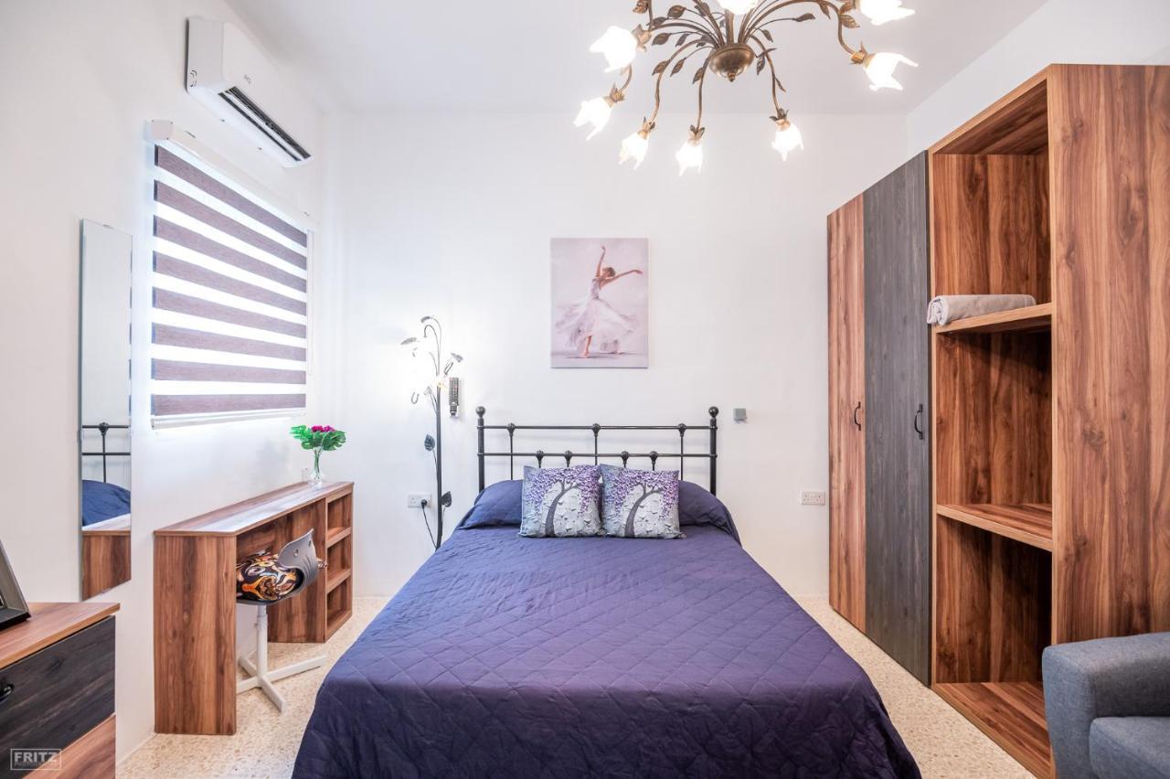 Close To Airport - Private Room With Private Bathroom Adults Only Gudja Экстерьер фото