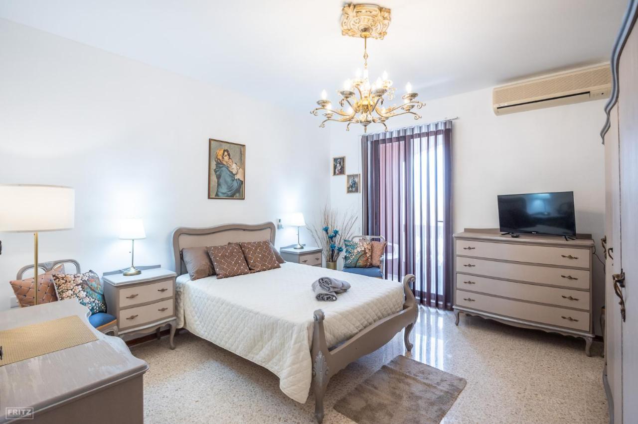 Close To Airport - Private Room With Private Bathroom Adults Only Gudja Экстерьер фото