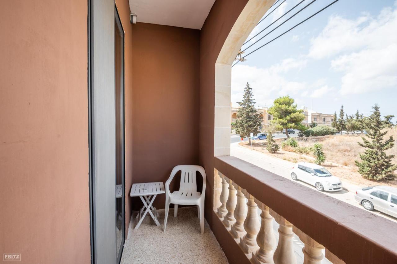 Close To Airport - Private Room With Private Bathroom Adults Only Gudja Экстерьер фото